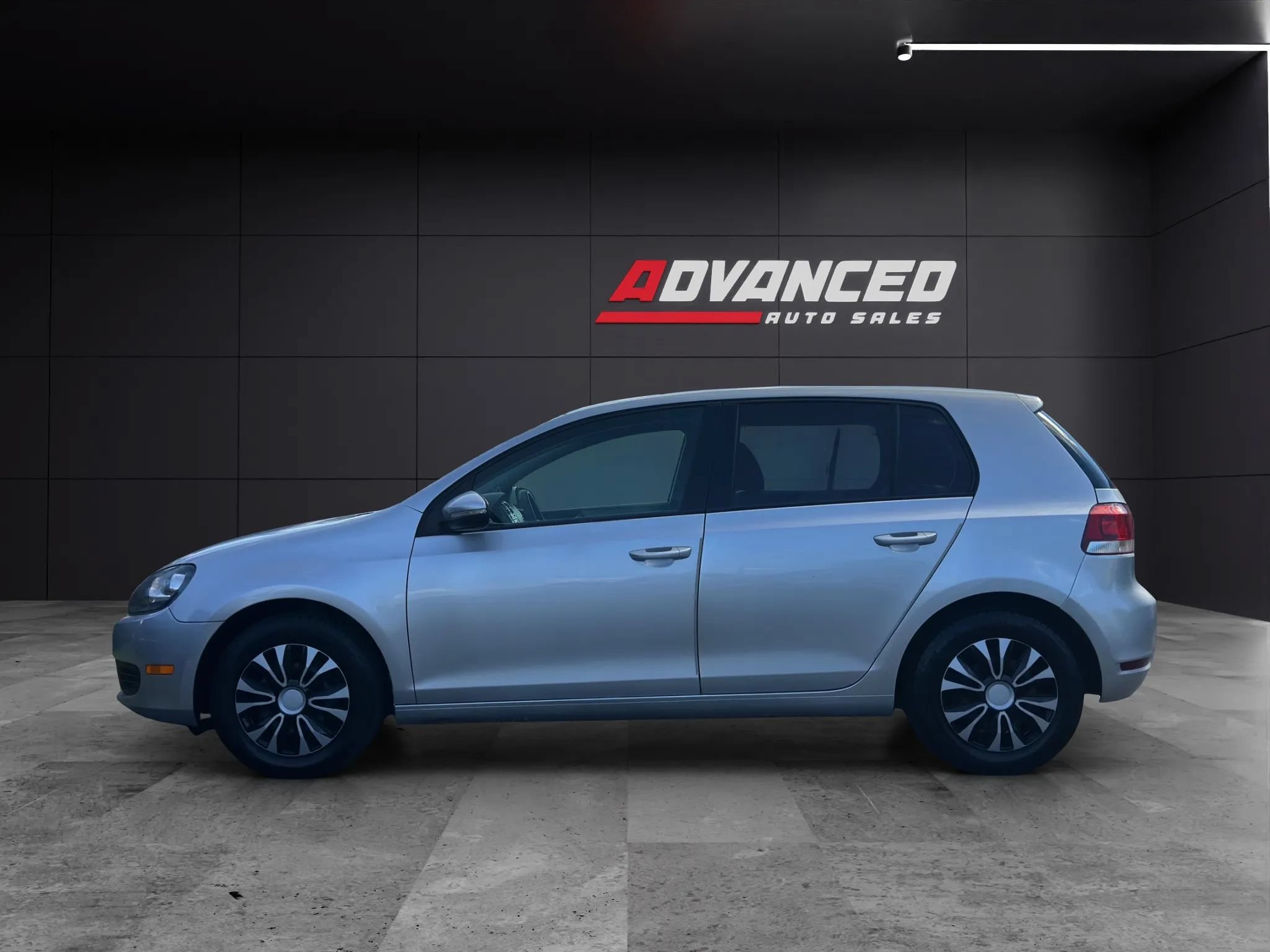 Used 2013 Volkswagen Golf 4-Door FWD image 7