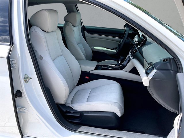 Used 2018 Honda Accord EX image 9