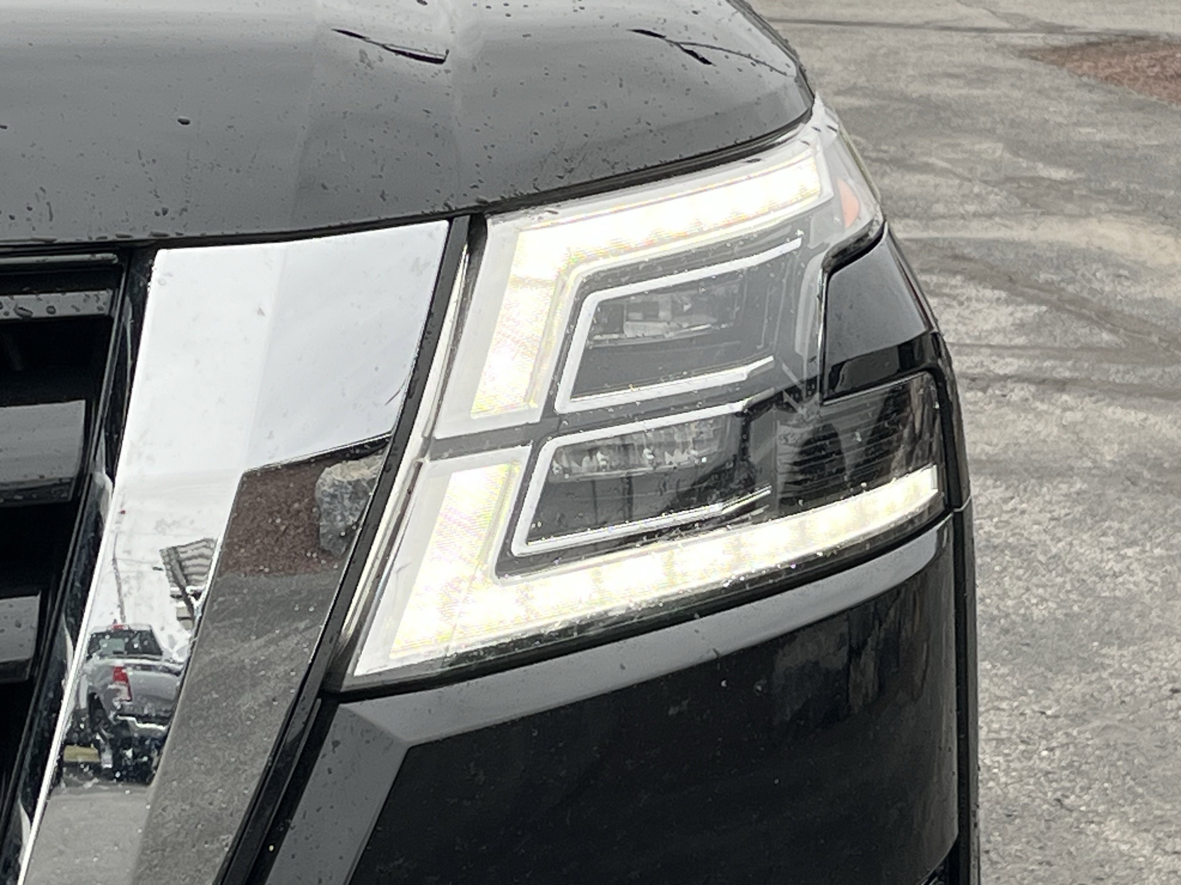 Used 2023 Nissan Armada Platinum w/ Captain's Chairs Package image 11