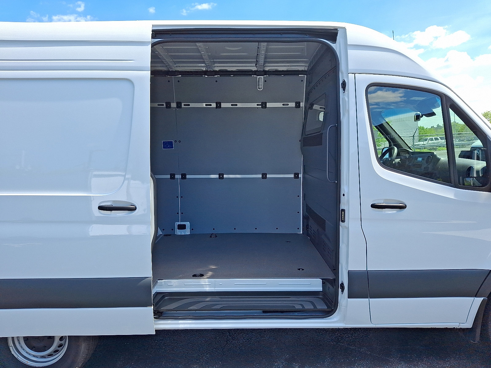 Used 2025 Mercedes-Benz Sprinter 2500 image 8