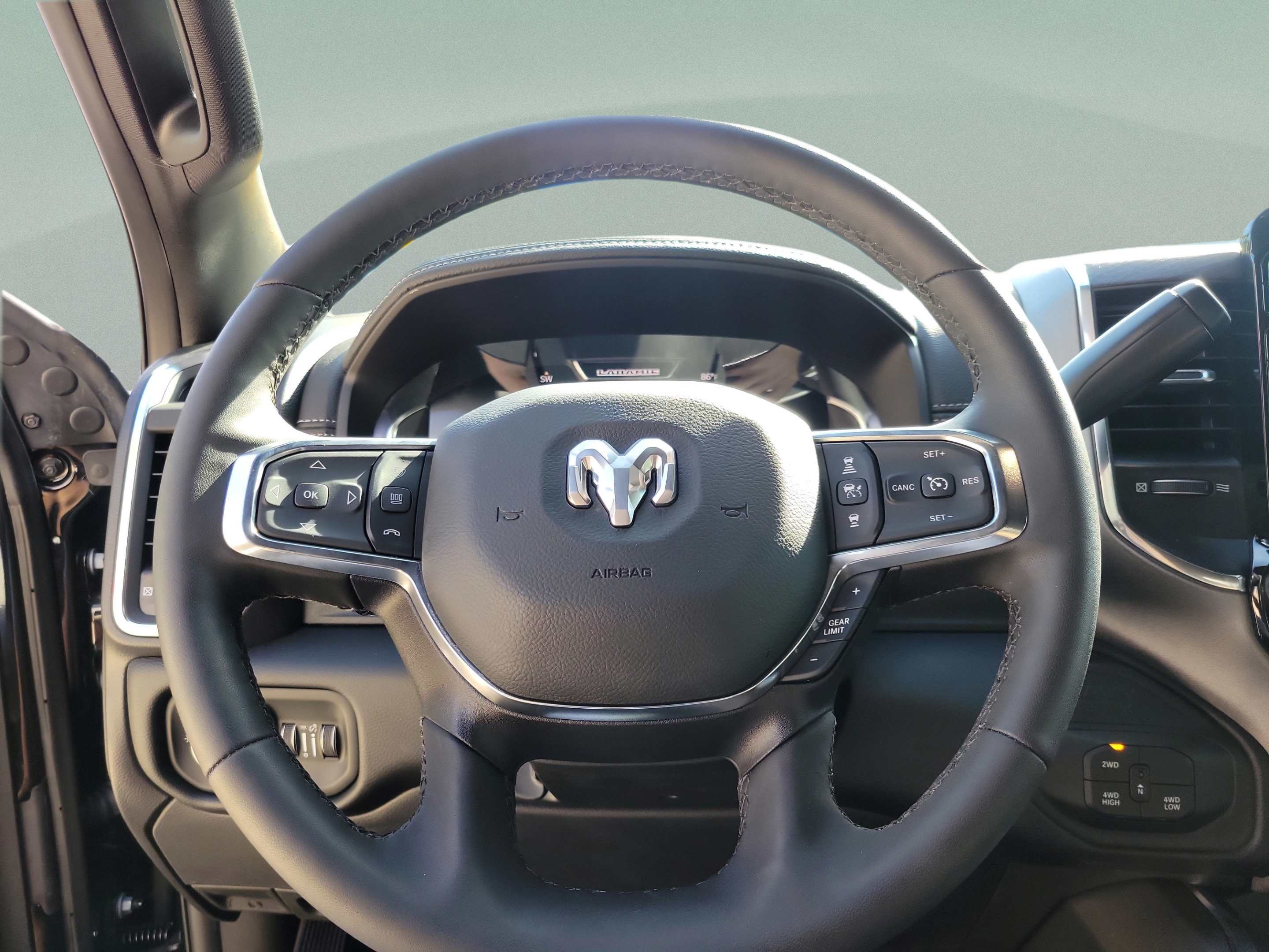 Used 2025 RAM 2500 Laramie AWD/4WD image 12