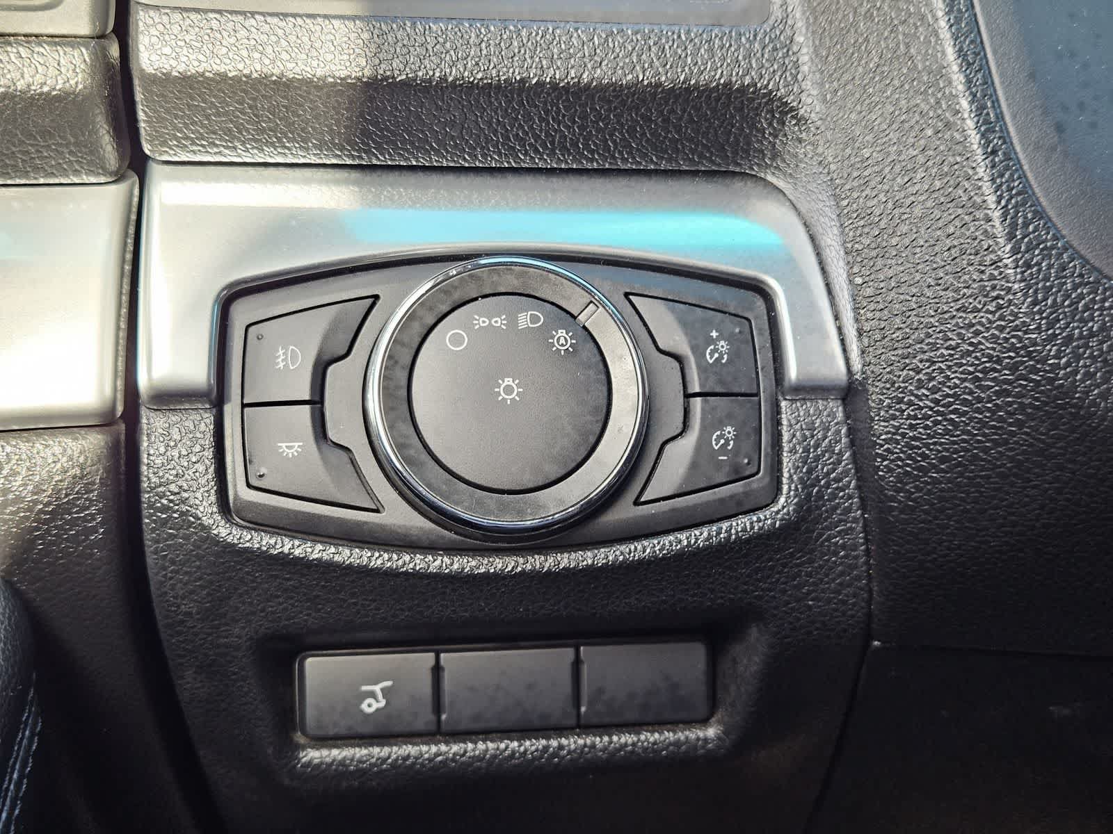 Used 2016 Ford Explorer Limited w/ Equipment Group 301A FWD image 21