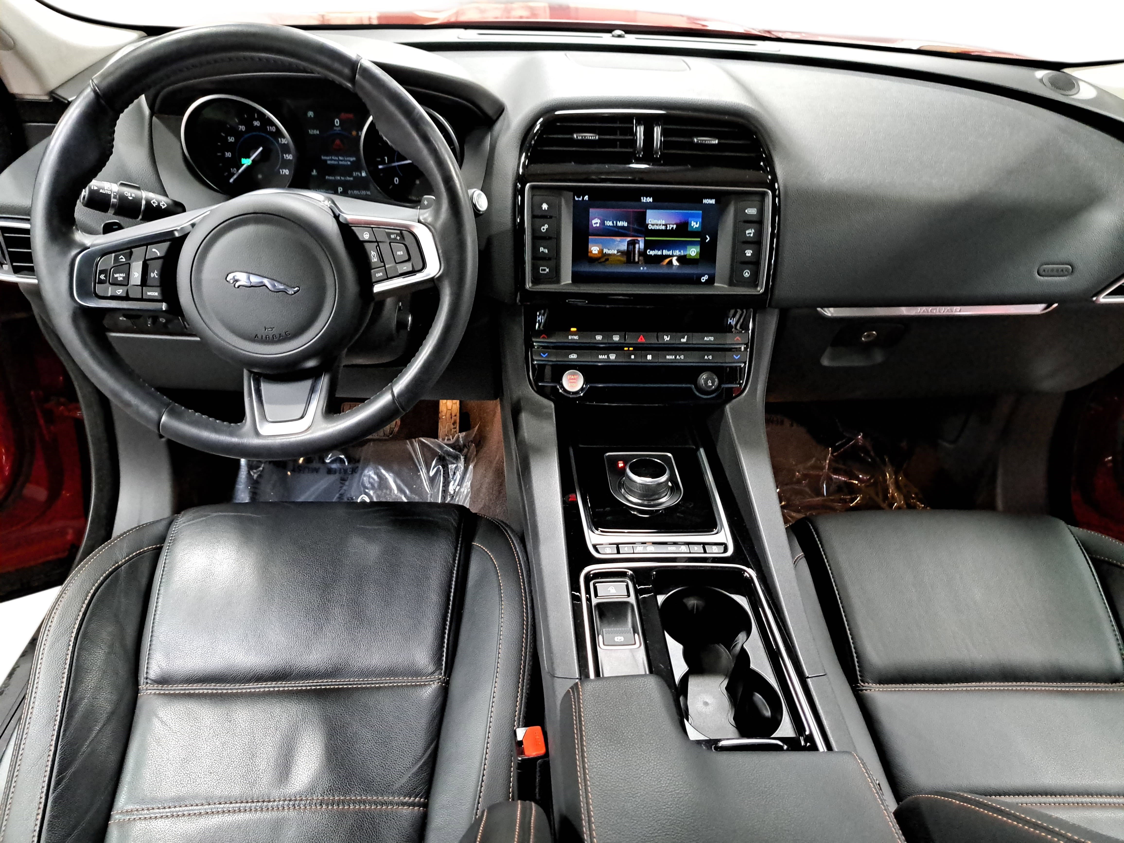 Used 2018 Jaguar F-PACE Prestige image 9