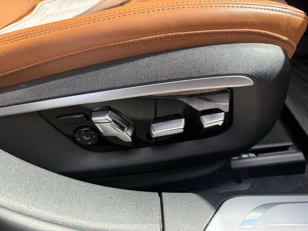 Used 2017 BMW 750i xDrive image 32