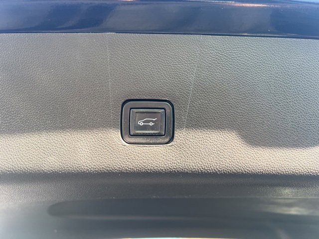 Used 2023 Chevrolet Traverse Premier image 19