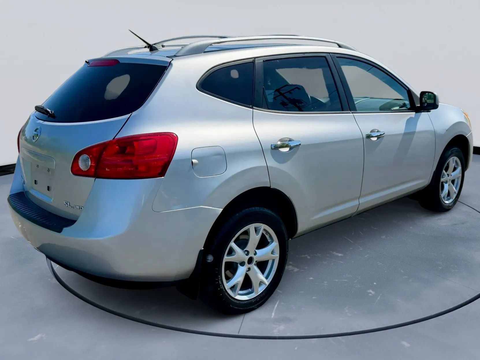 Used 2010 Nissan Rogue SL AWD/4WD image 8