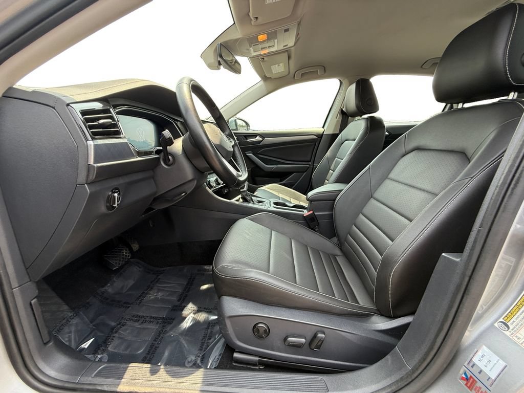 Used 2024 Volkswagen Jetta SE FWD image 9