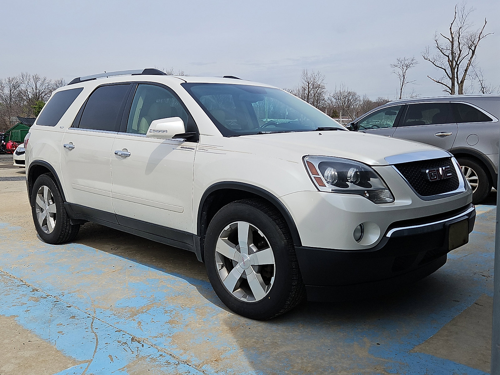 Used 2011 GMC Acadia SLT image 1