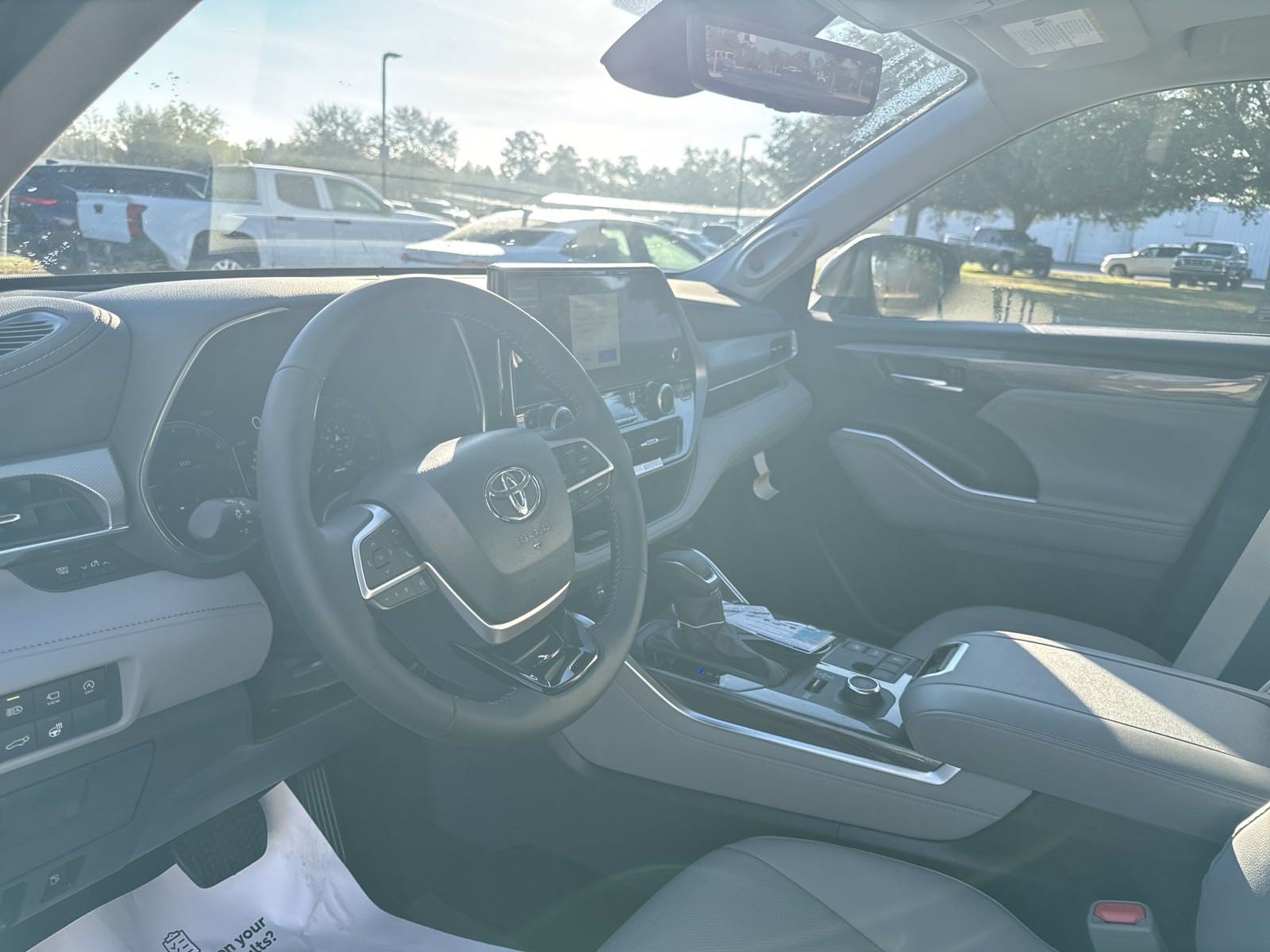 New 2025 Toyota Highlander Platinum AWD/4WD image 17
