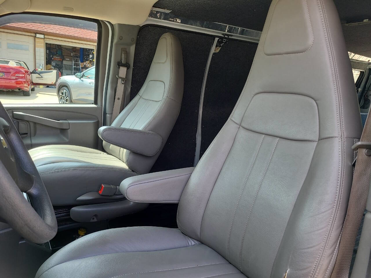 Used 2018 Chevrolet Express 2500 2500 3dr Extended Cargo Van image 51