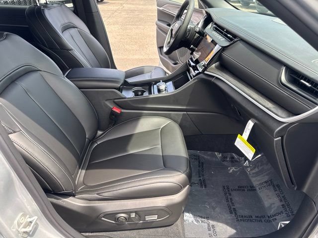 New 2026 Jeep Grand Cherokee L Limited w/ Trailer Tow Package AWD/4WD image 23
