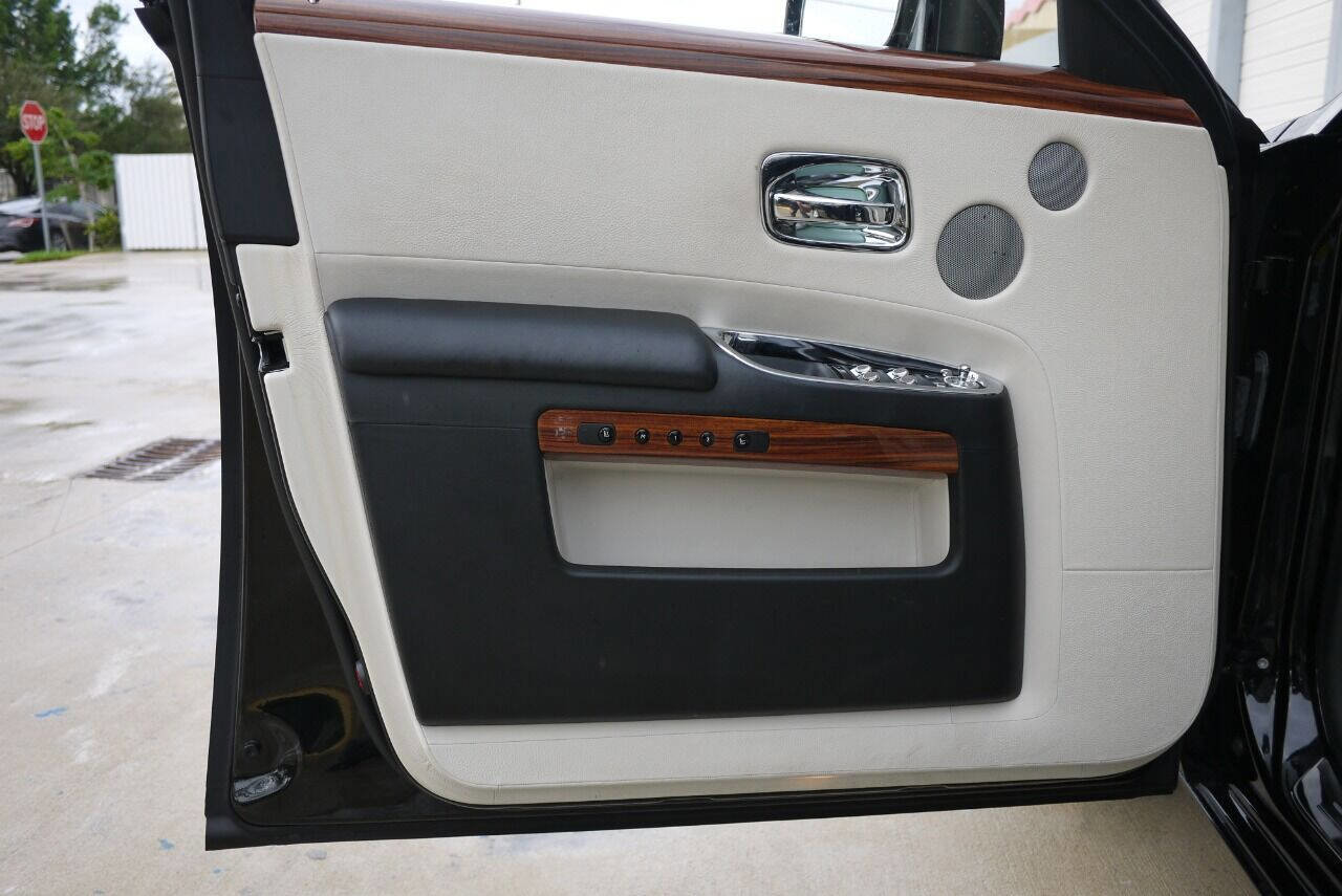 Used 2010 Rolls-Royce Ghost image 14