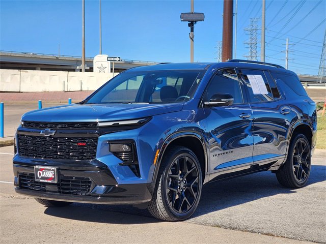 Used 2024 Chevrolet Traverse RS image 3