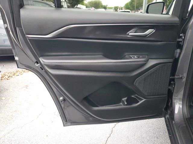 Used 2023 Jeep Grand Cherokee L Laredo RWD image 12