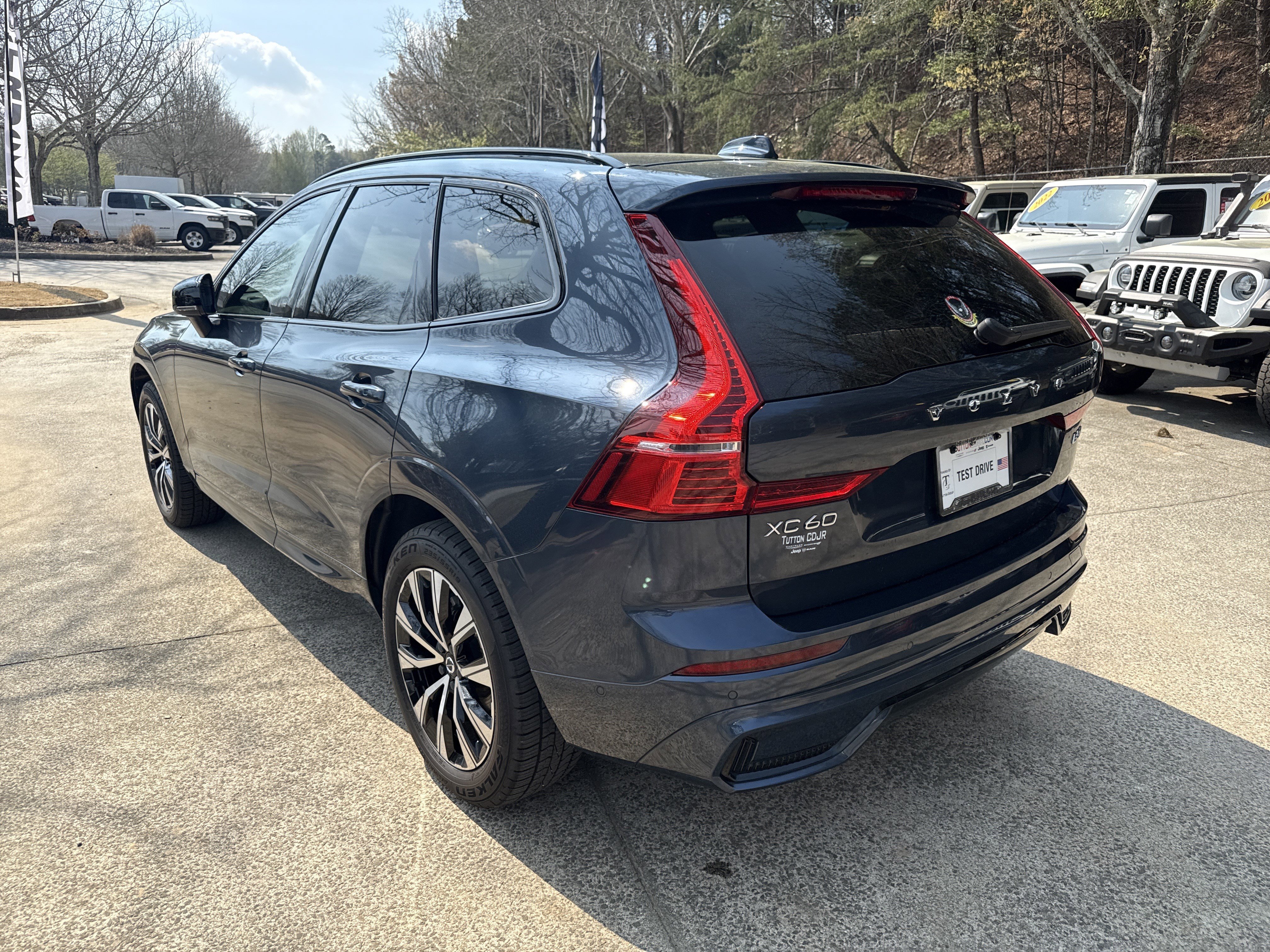 Used 2024 Volvo XC60 B5 Plus AWD/4WD image 5