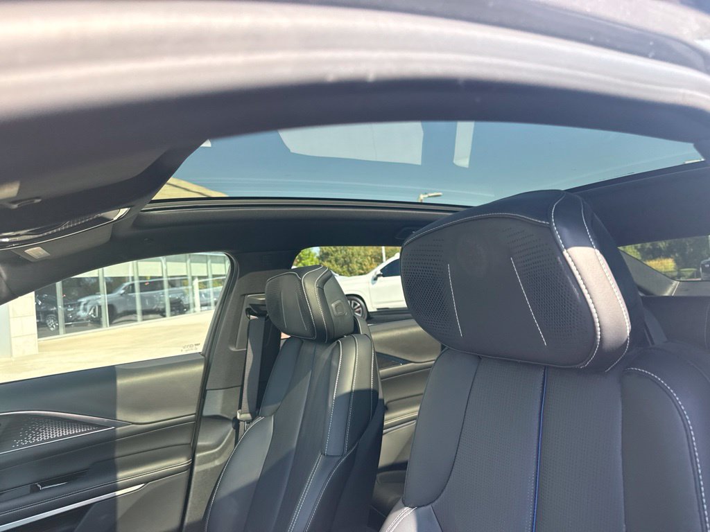 Used 2023 Cadillac Lyriq 2WD image 8