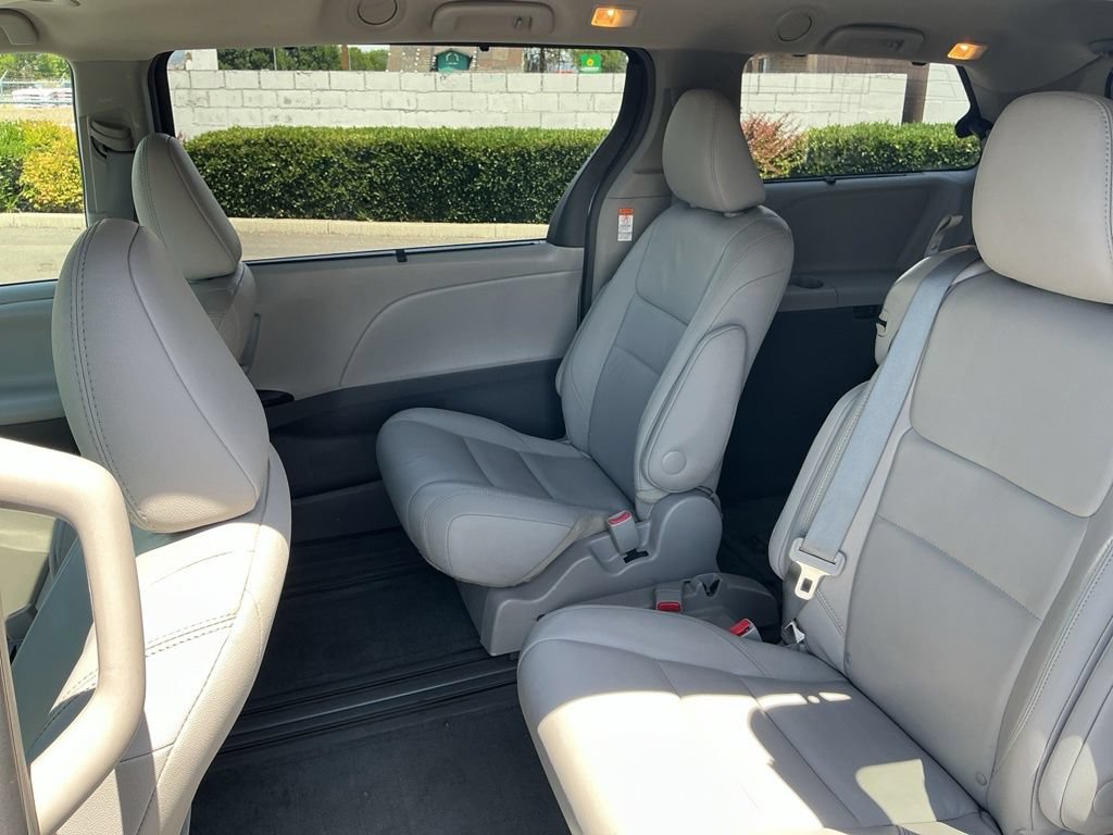 Used 2016 Toyota Sienna XLE w/ XLE Navigation Package FWD image 23