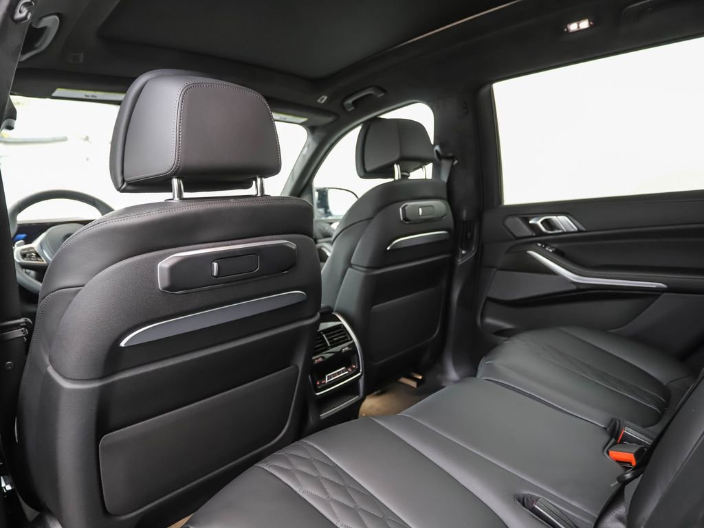 Used 2025 BMW X7 M60i image 20