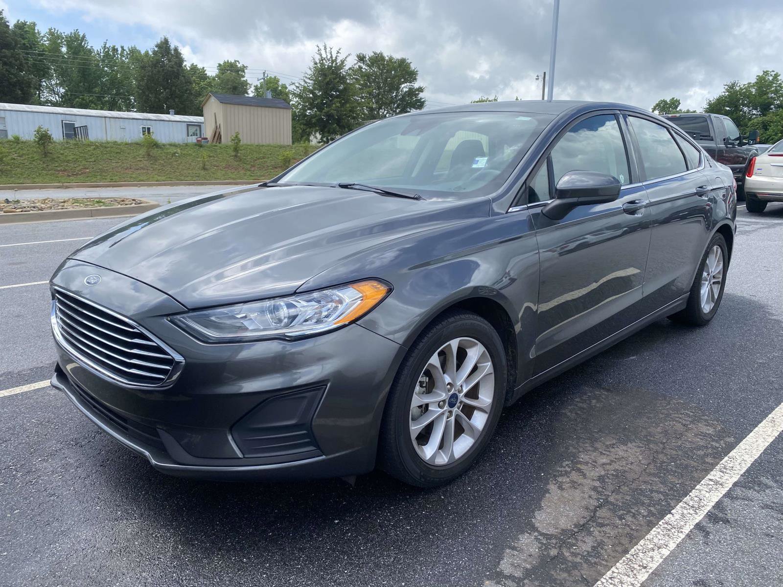 Used 2019 Ford Fusion SE FWD image 3