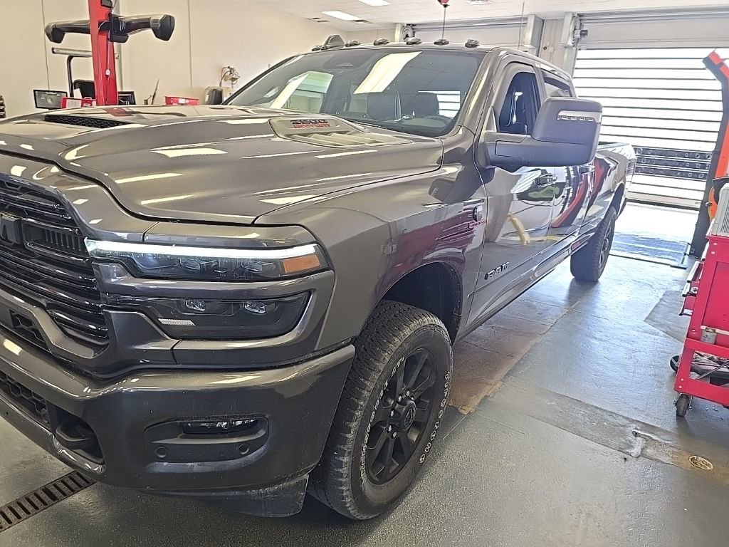 Used 2025 RAM 3500 Laramie AWD/4WD image 4