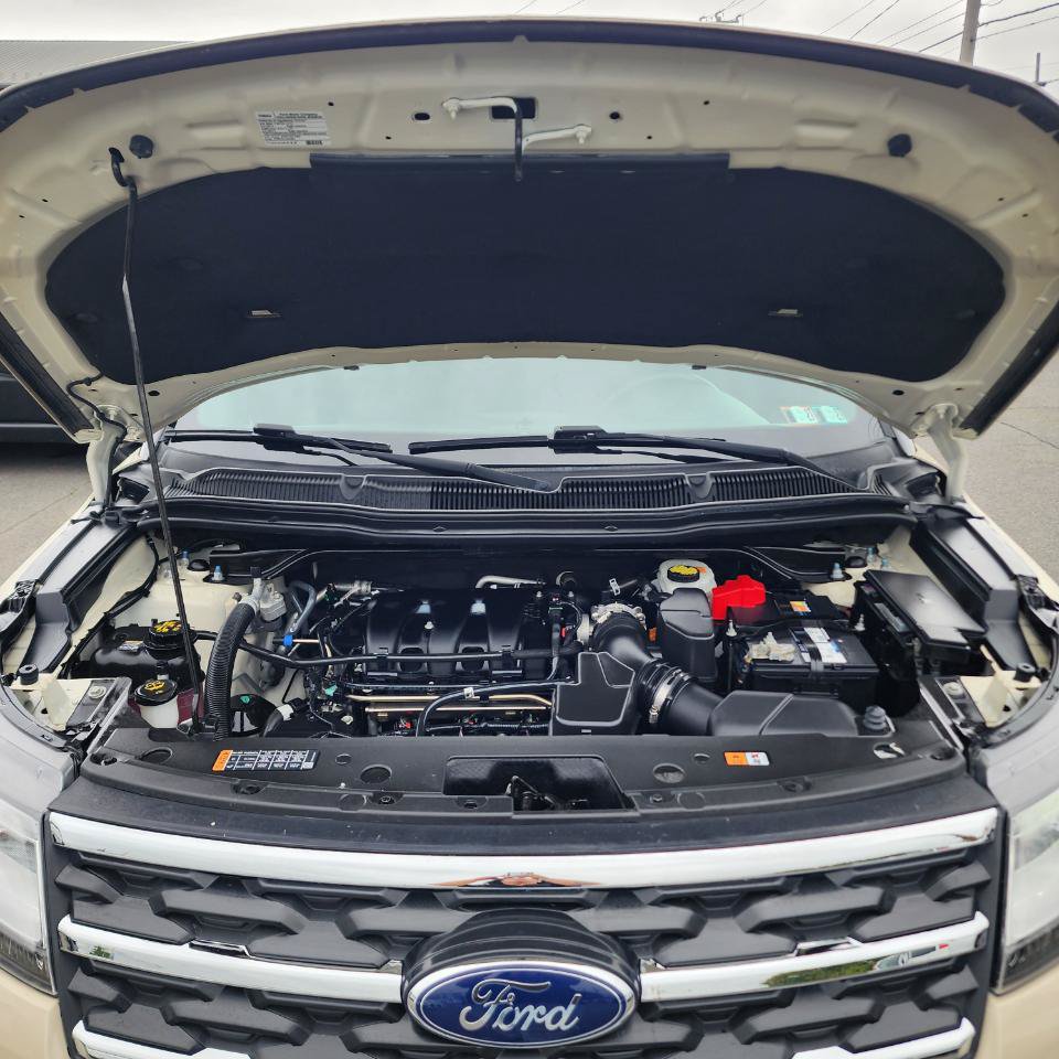 Used 2018 Ford Explorer XLT w/ Equipment Group 201A AWD/4WD image 20