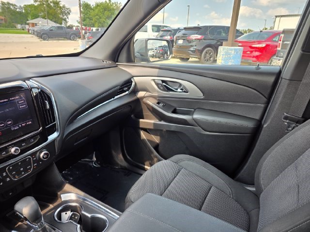 Used 2023 Chevrolet Traverse LT AWD/4WD image 38