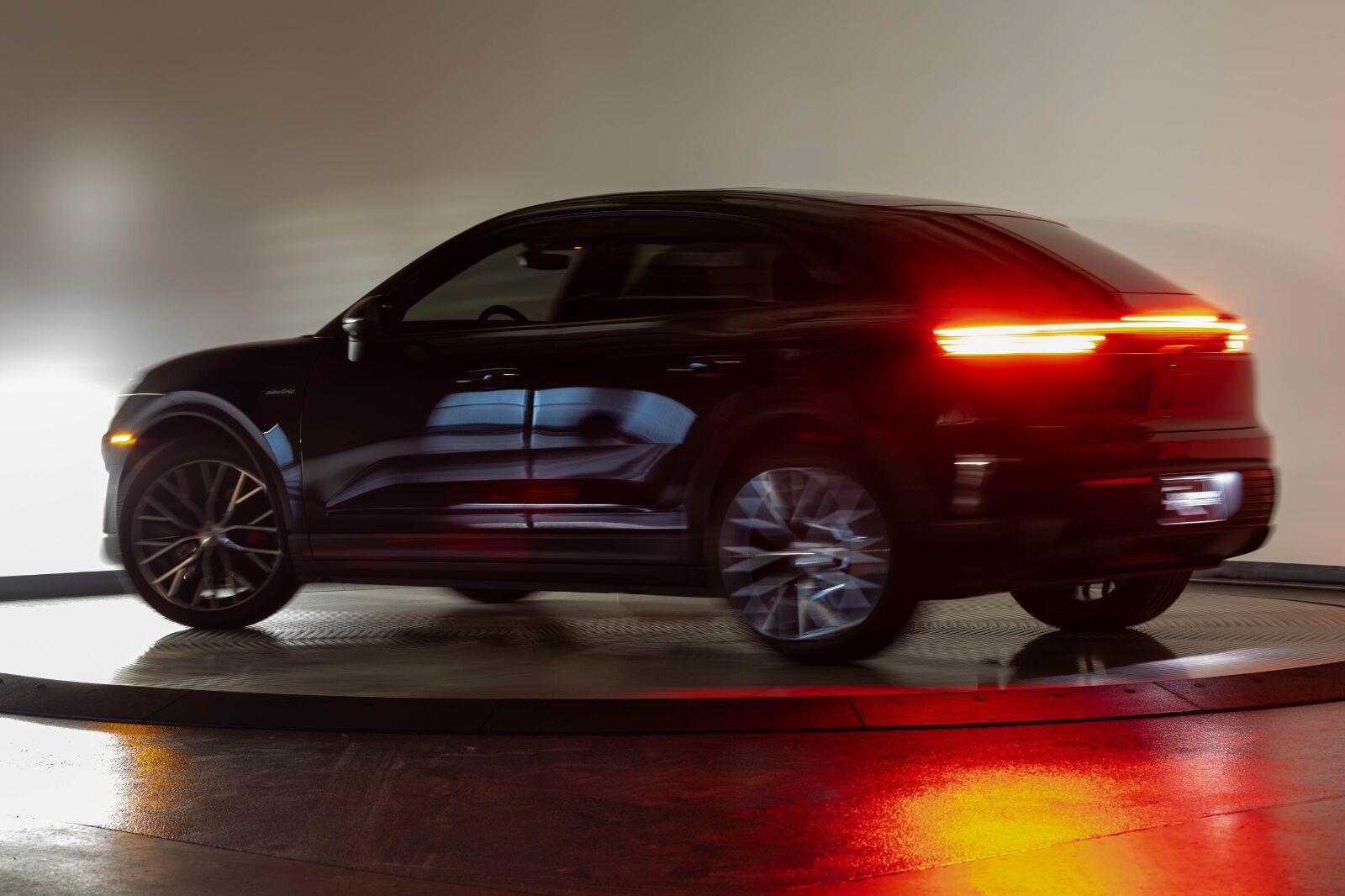 Used 2025 Porsche Macan 4S Electric AWD/4WD image 24