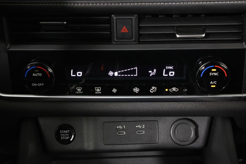 Used 2025 Nissan Rogue SV image 22