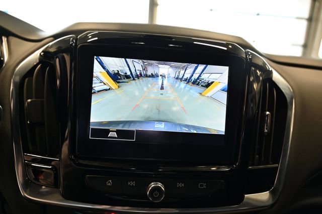 Used 2023 Chevrolet Traverse LT FWD image 17