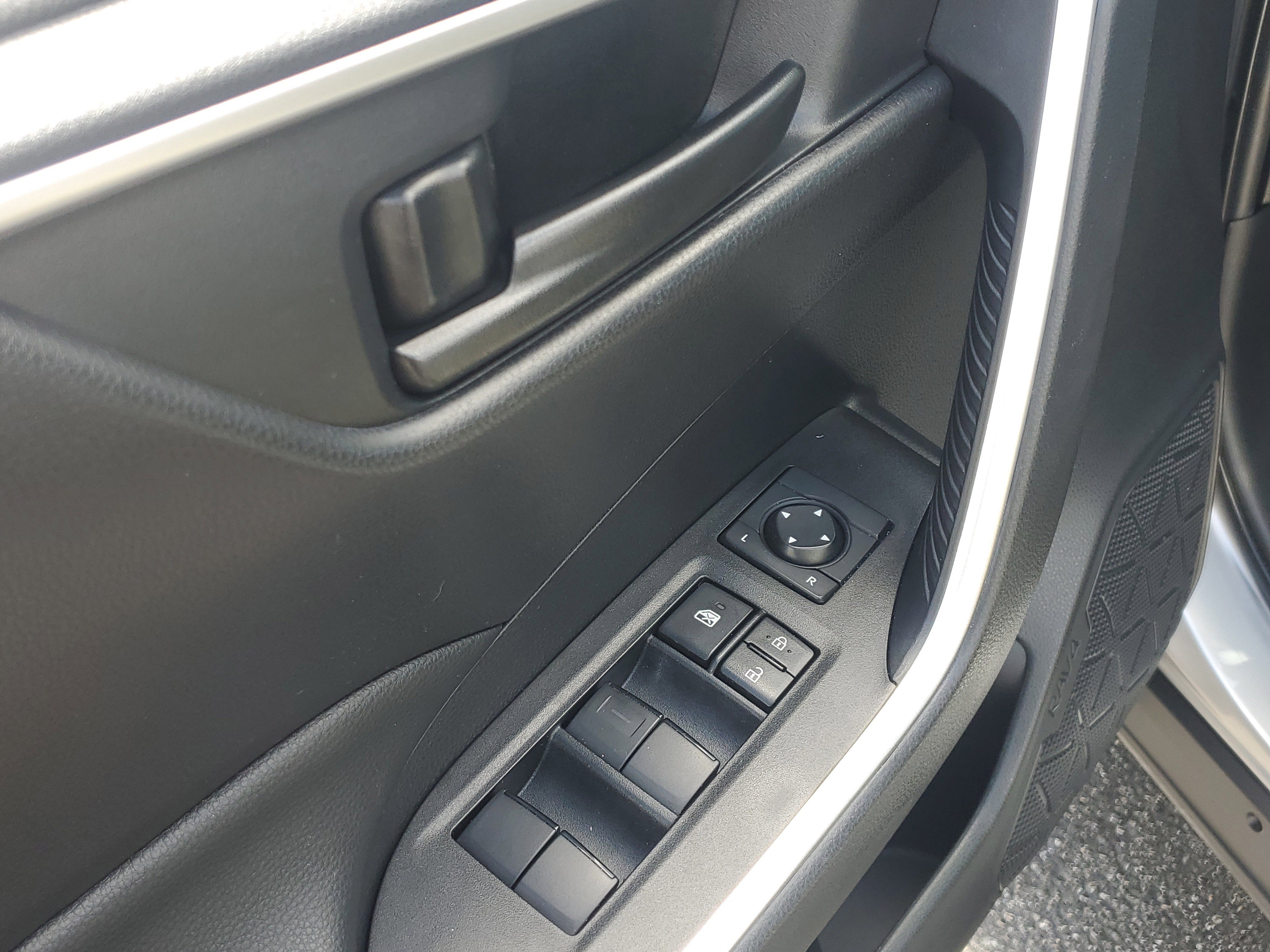 Certified 2024 Toyota RAV4 LE AWD/4WD image 19