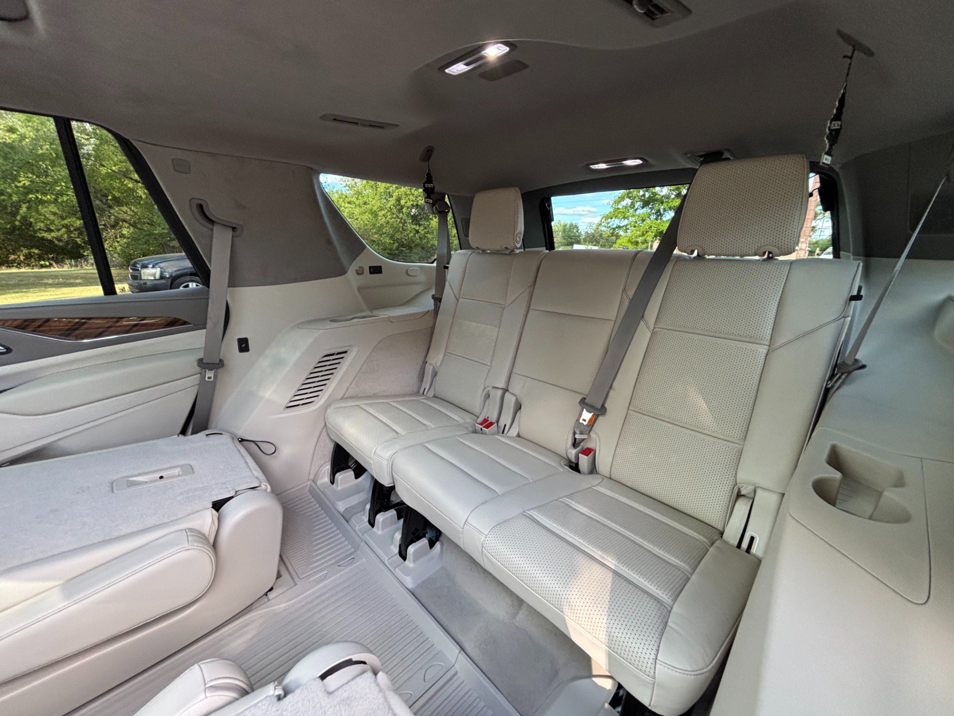 Used 2024 Cadillac Escalade Premium Luxury Platinum w/ LPO, Floor Liner Package AWD/4WD image 27