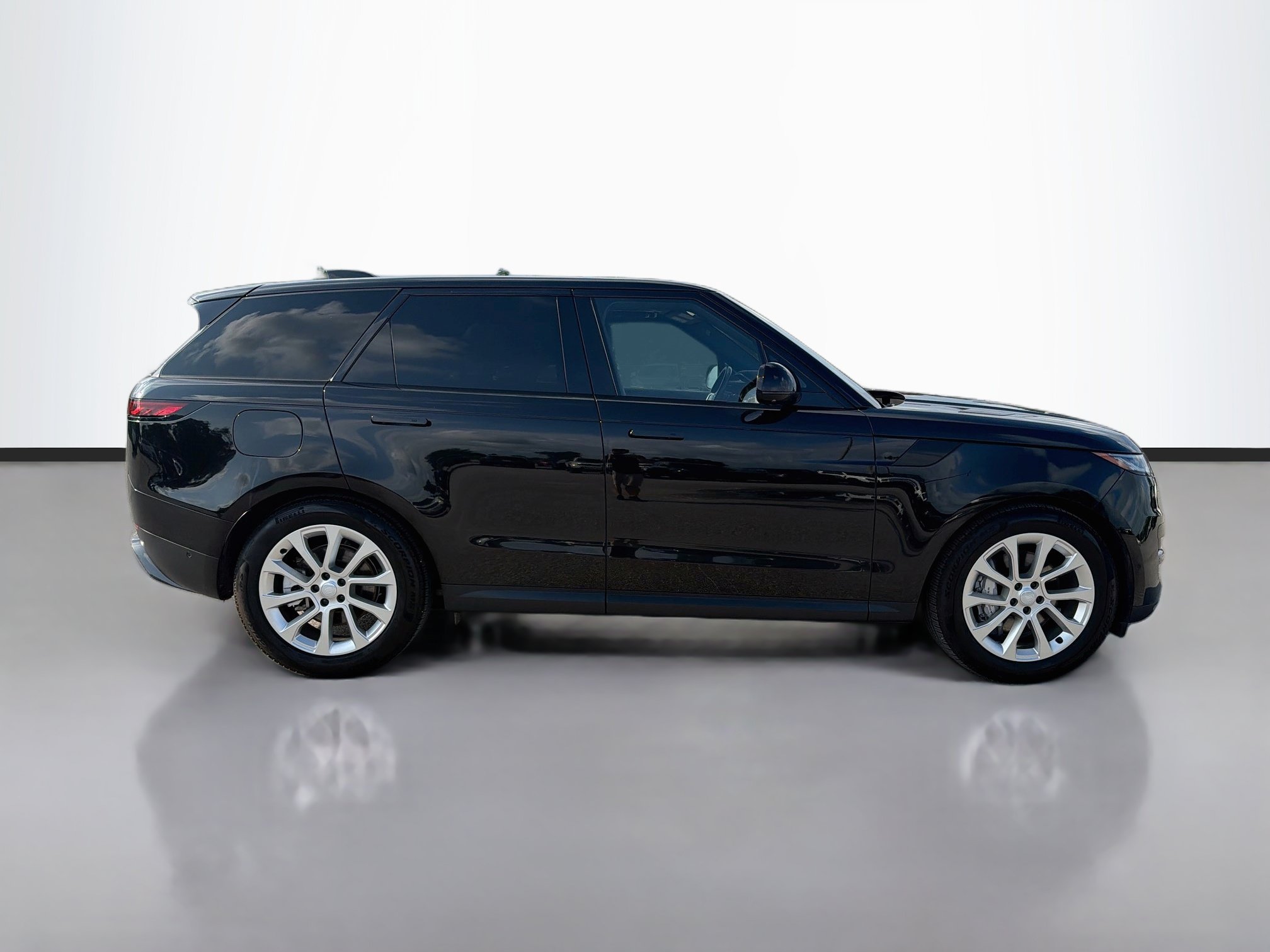 Used 2025 Land Rover Range Rover Sport SE AWD/4WD image 6