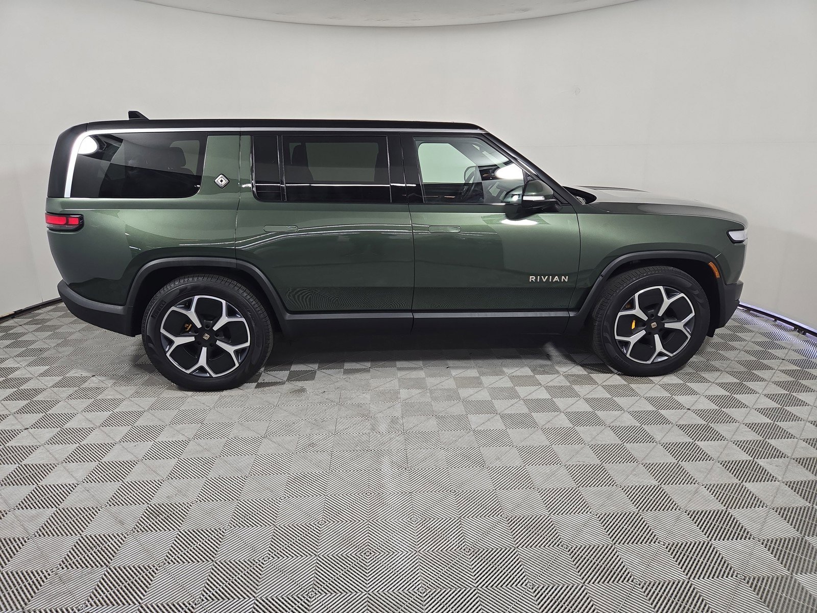 Used 2024 Rivian R1S Adventure AWD/4WD image 6