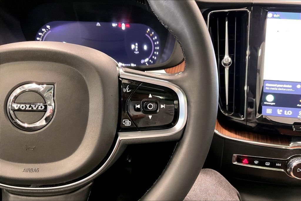 Certified 2023 Volvo XC60 B5 Plus AWD/4WD image 12