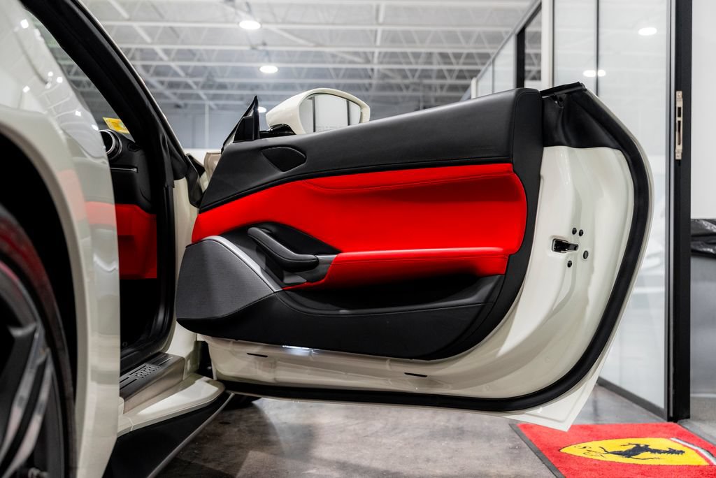 Used 2020 Ferrari Portofino RWD image 65