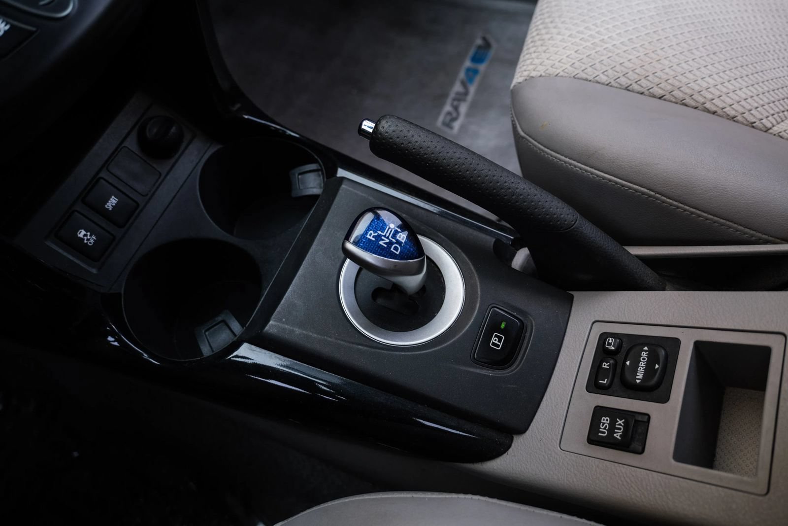 Used 2014 Toyota RAV4 EV FWD image 23