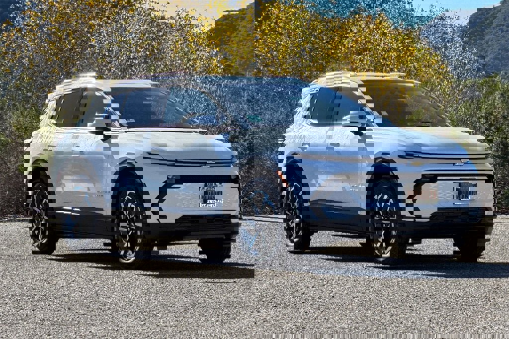 New 2026 Chevrolet Equinox EV LT image 2