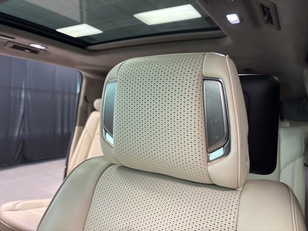 Used 2022 Cadillac Escalade ESV Premium Luxury Platinum image 30