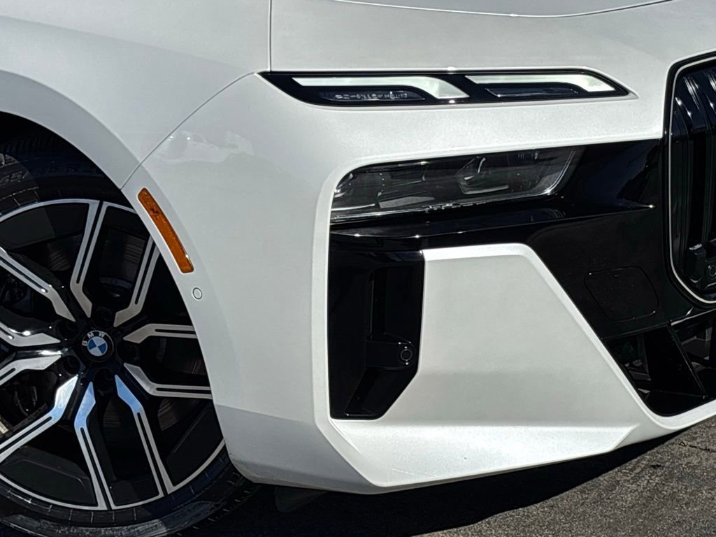 Used 2025 BMW 750e xDrive 750e xDrive w/ Premium Package image 8
