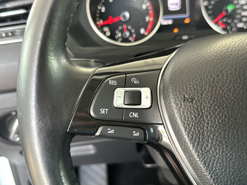 Used 2018 Volkswagen Tiguan SE image 19