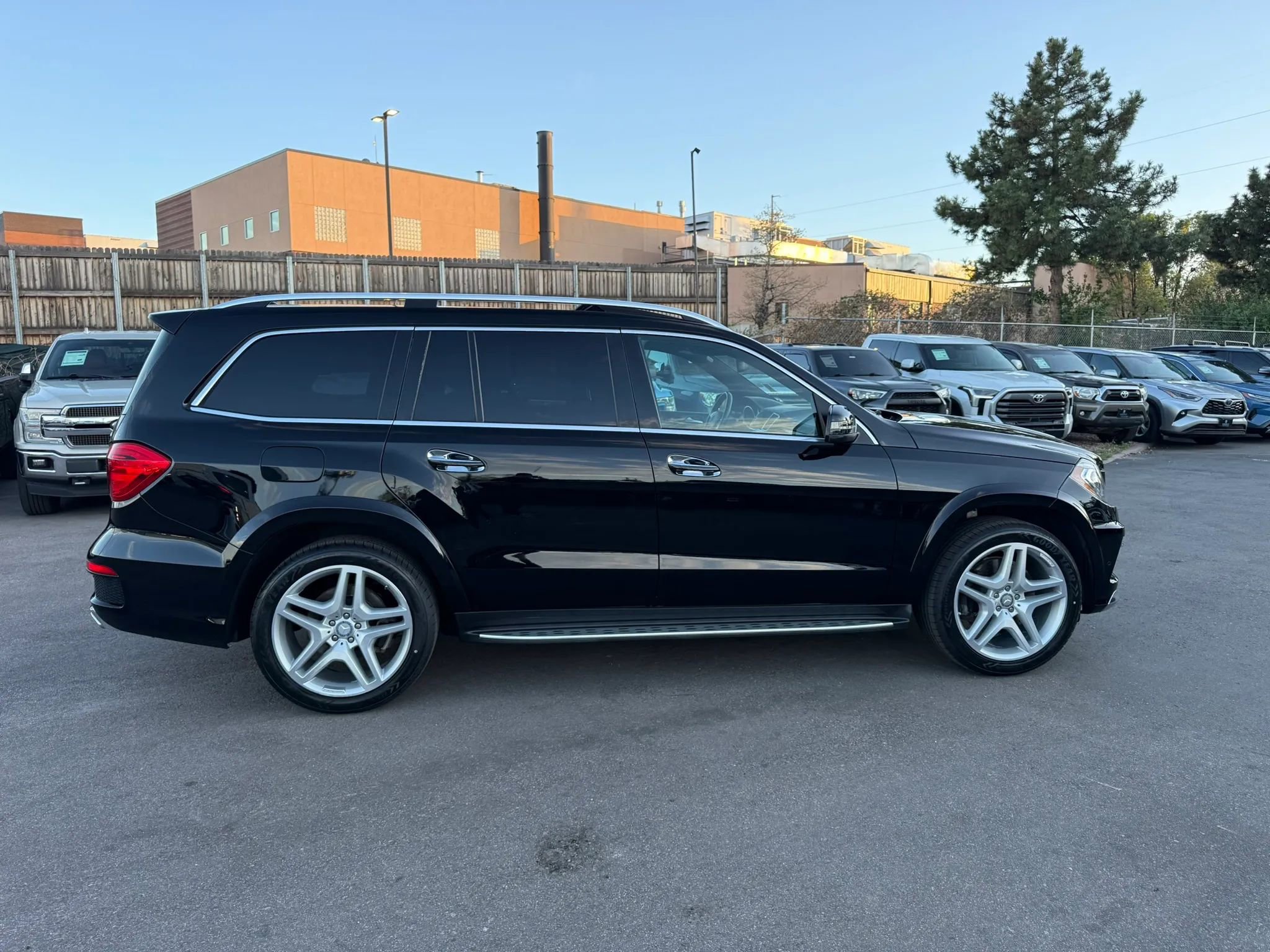 Used 2015 Mercedes-Benz GL 550 4MATIC image 10
