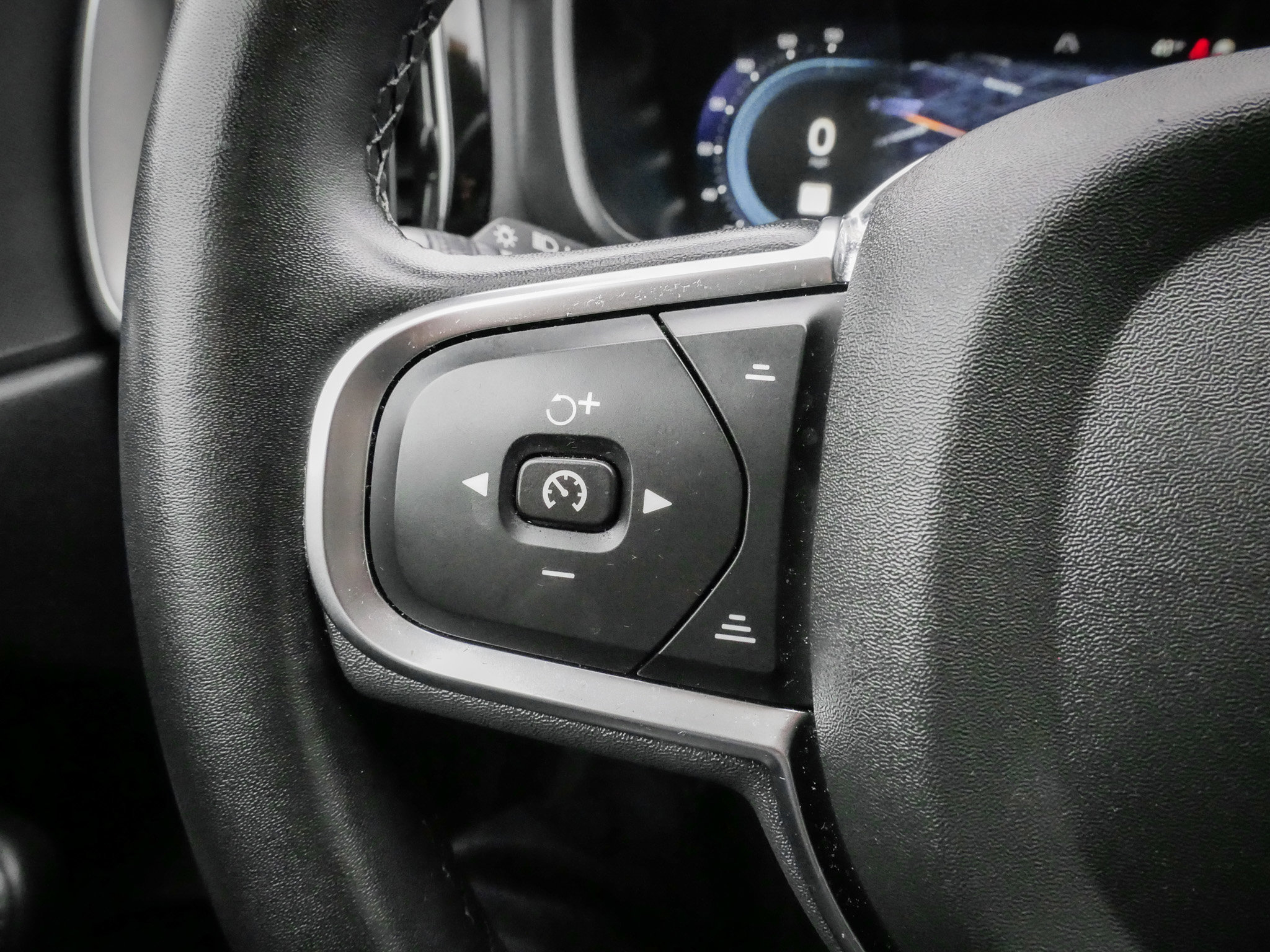 Used 2024 Volvo XC60 B5 Core image 19