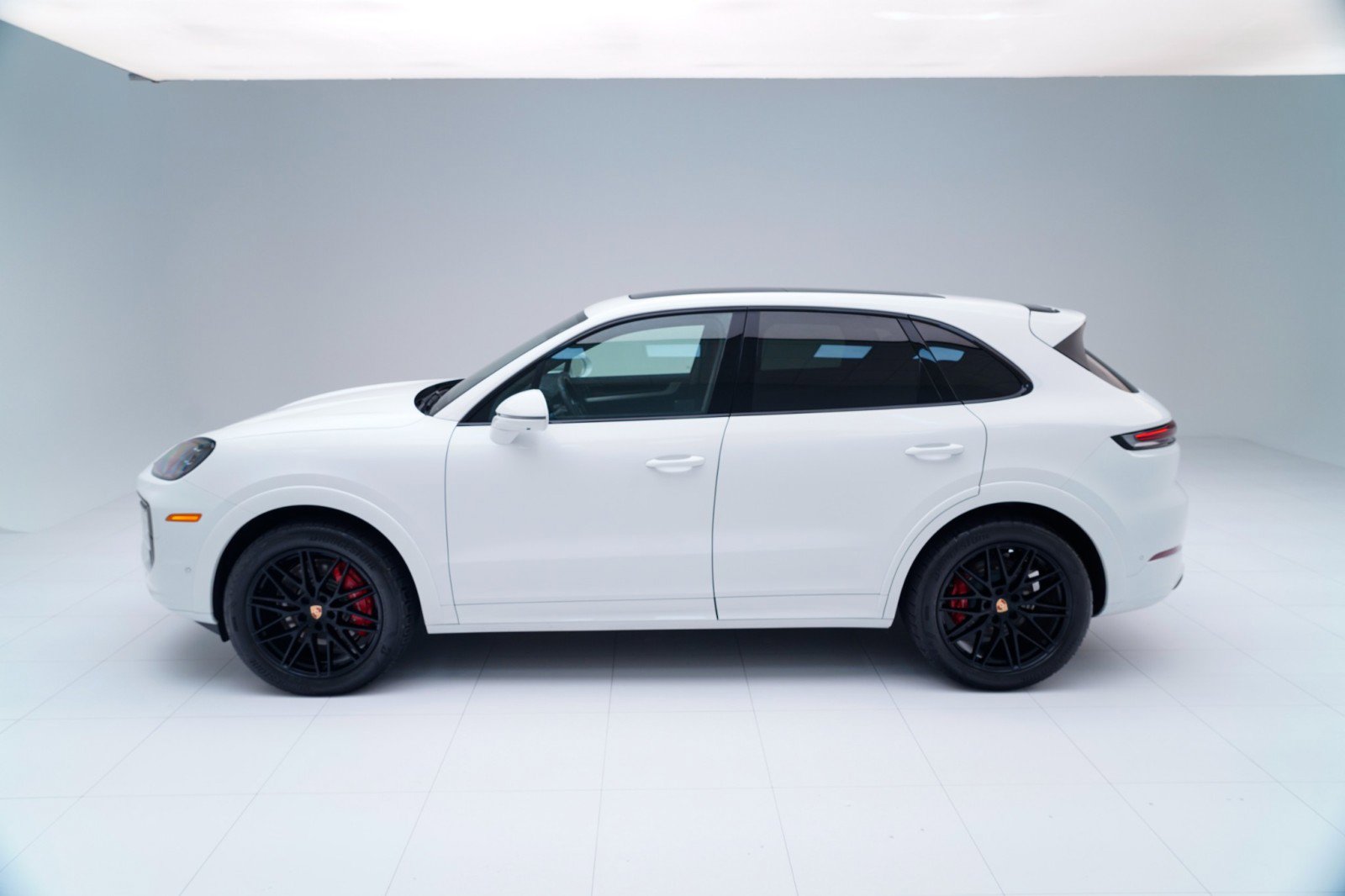 Used 2025 Porsche Cayenne S image 2