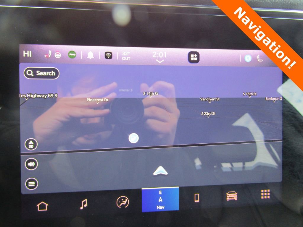 Used 2022 Jeep Wagoneer Series III w/ Flexible Seating Group image 15