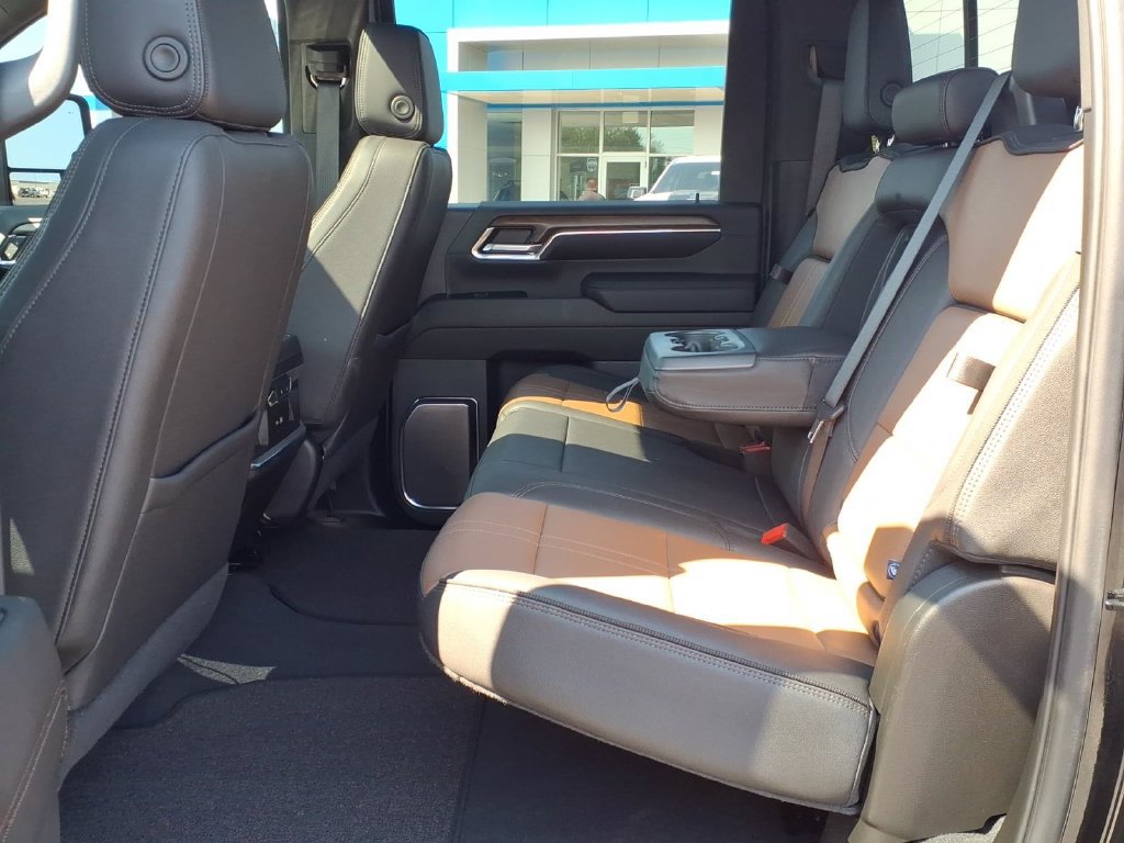 Used 2024 Chevrolet Silverado 2500 High Country AWD/4WD image 5