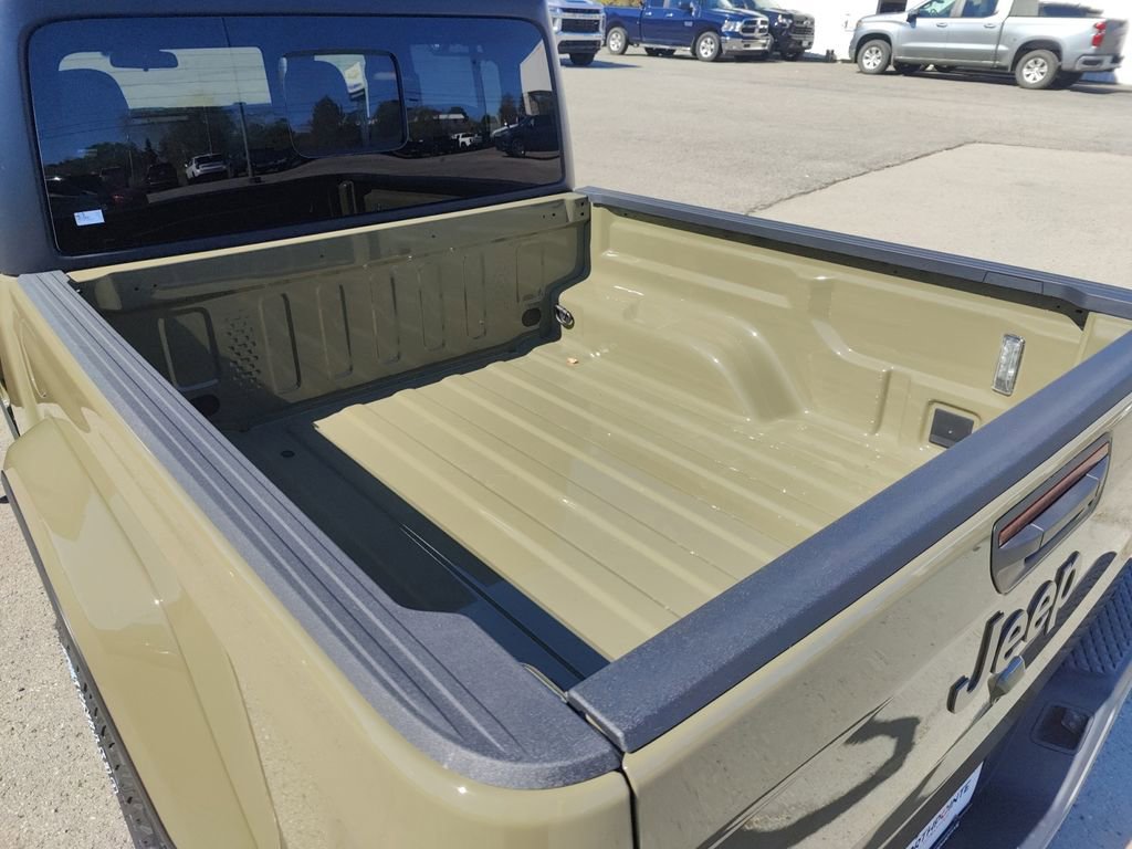 New 2025 Jeep Gladiator Willys image 31
