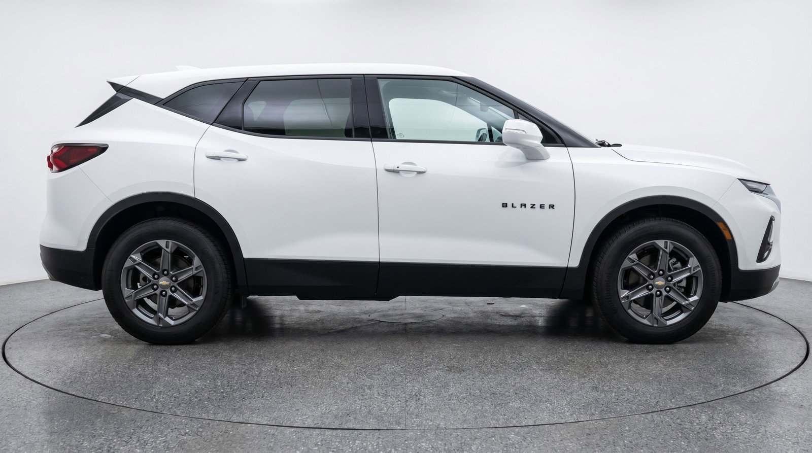 Used 2025 Chevrolet Blazer LT FWD image 11