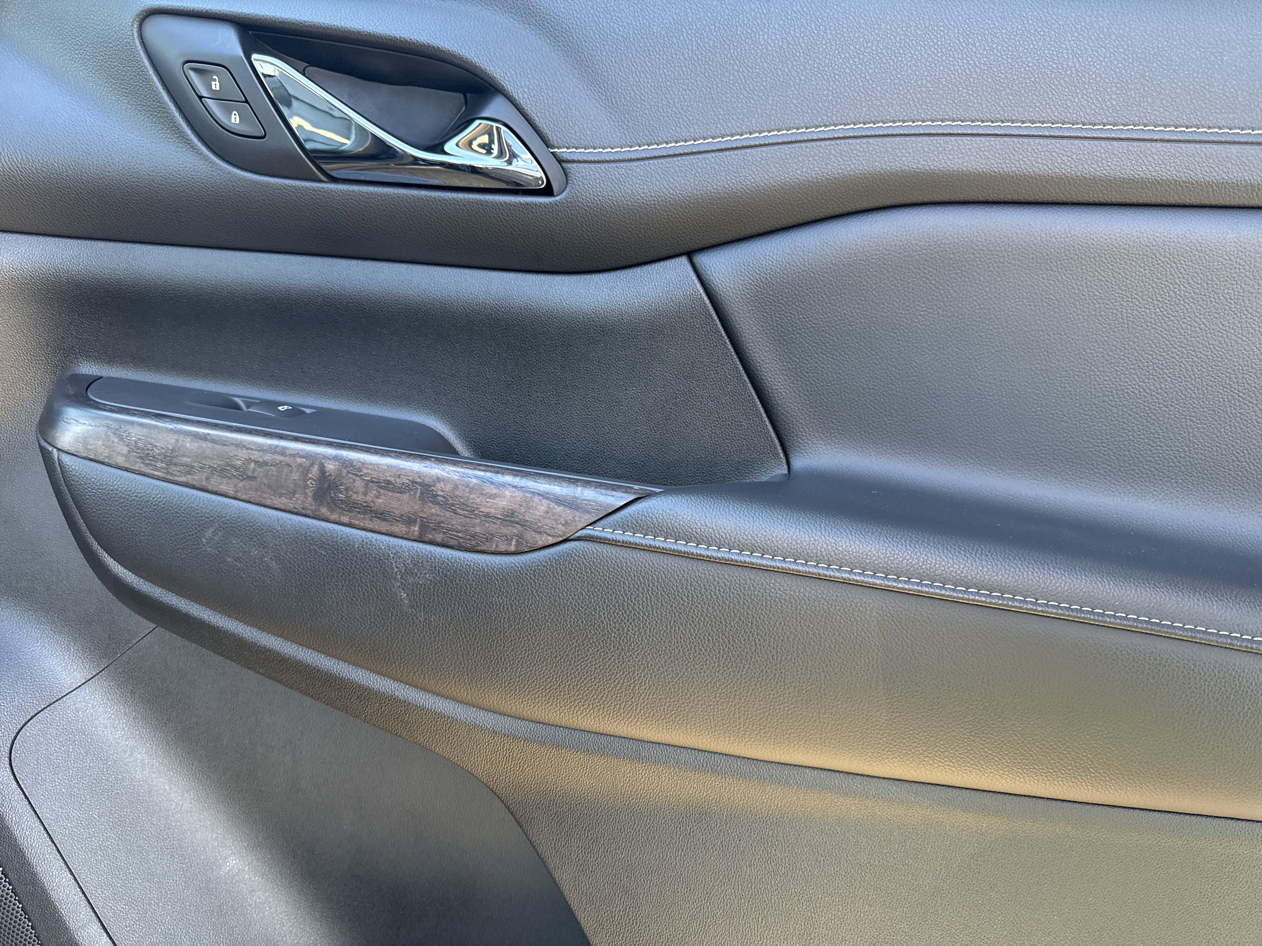 Used 2020 GMC Acadia Denali w/ LPO, Floor Liner Package image 2