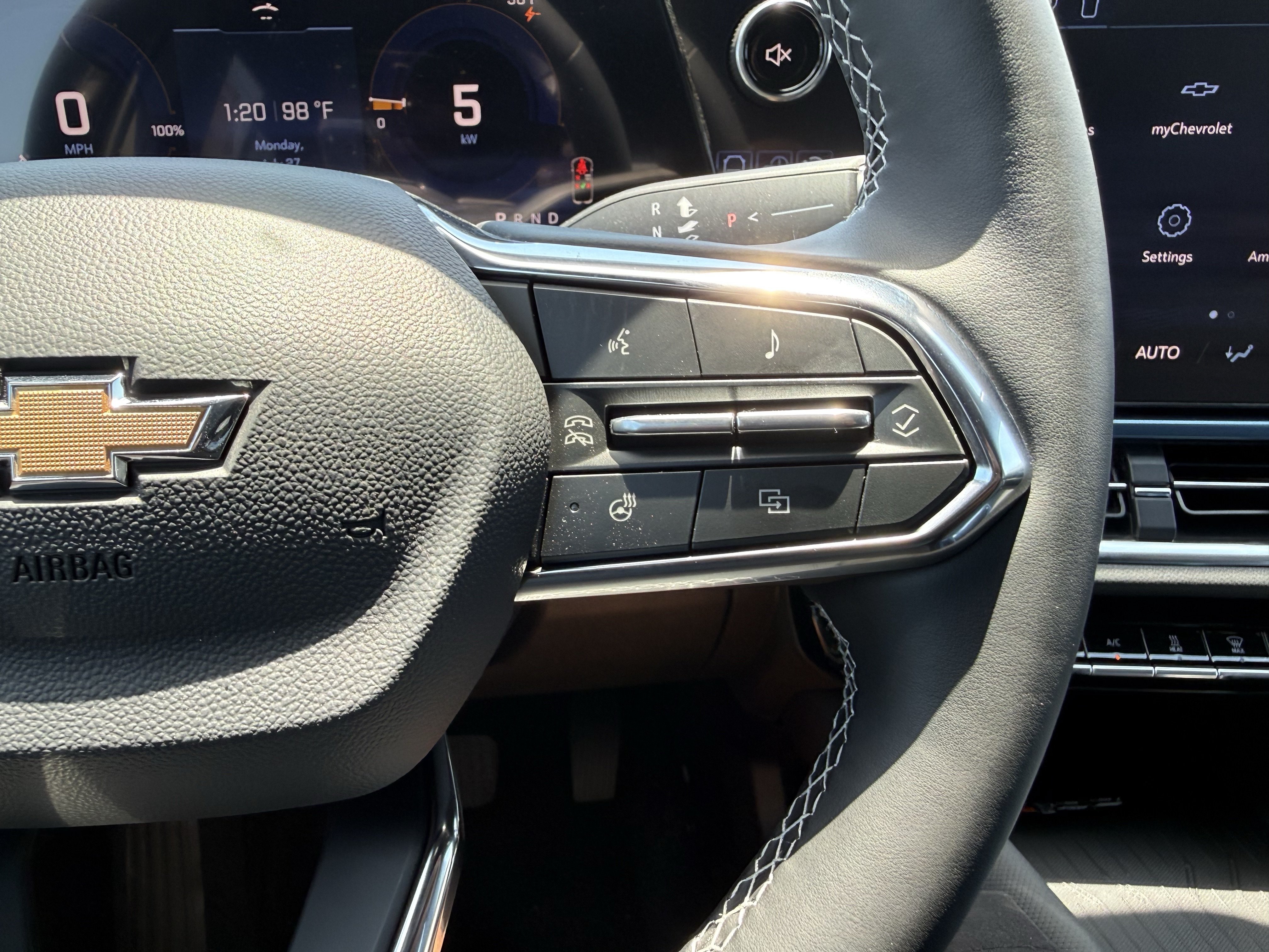 New 2026 Chevrolet Equinox EV LT FWD image 19