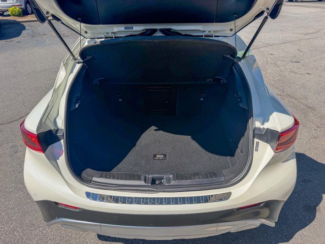 Used 2018 INFINITI QX30 Premium w/ Navigation Package AWD/4WD image 14